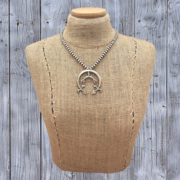 1990s Native American NAVAJO Sandcast Silver Double Yei Naja Pin Or Pendant - Picture 3 of 3